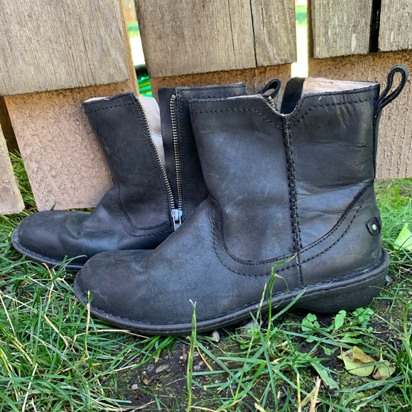 UGG Neevah Boots - Picture 1 of 6